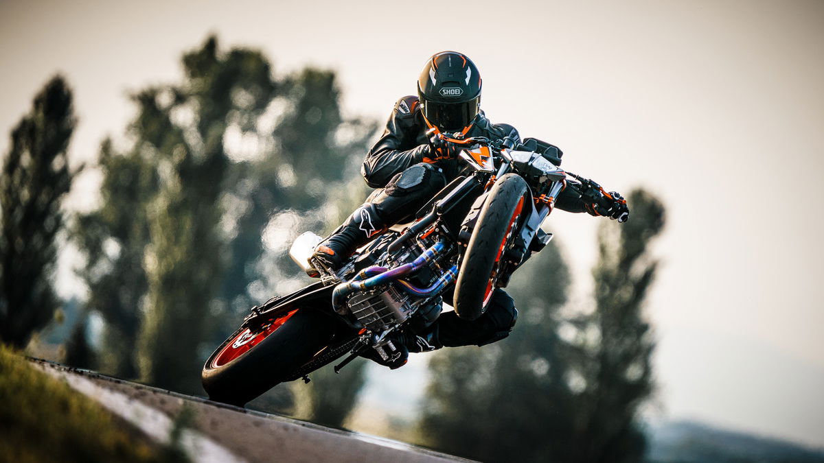 Launch 2022 890 DUKE R